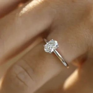 Claire Oval Cut Förlovningsring