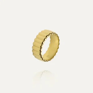 Chic Ribbed Ring